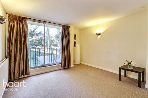 2 bedroom flat for sale, Campion Close, Croydon