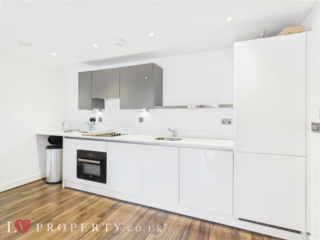 CAM05016 G0-PR0068-STILL004.jpg