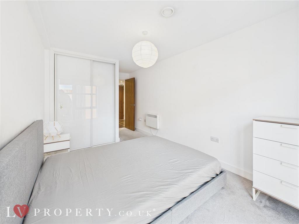 CAM05016 G0-PR0068-STILL006.jpg