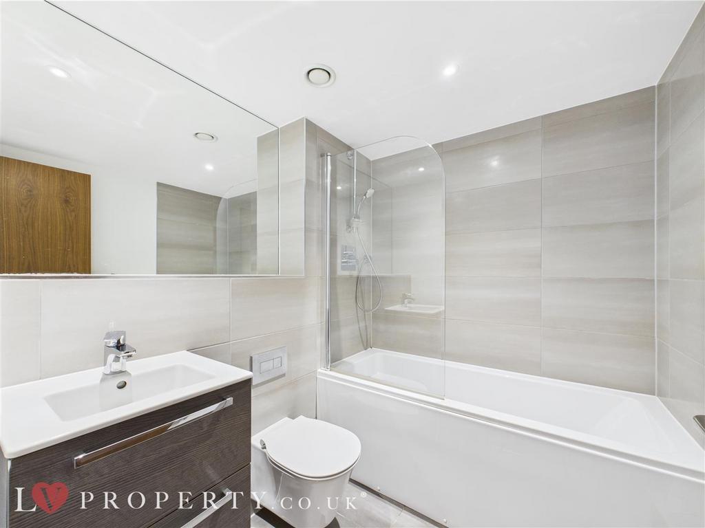 CAM05016 G0-PR0068-STILL012.jpg