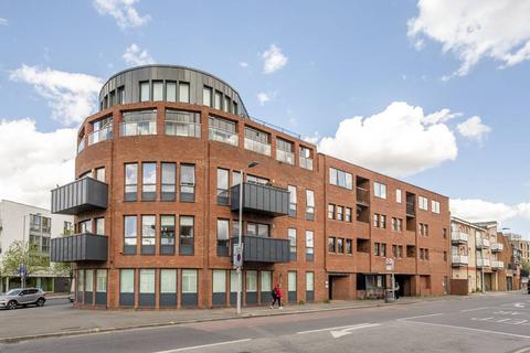3 bedroom flat for sale, Coombe Road, Kingston, Kingston Upon Thames, KT2