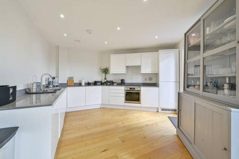 3 bedroom flat for sale, Coombe Road, Kingston, Kingston Upon Thames, KT2