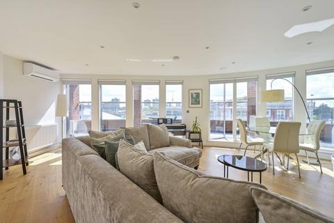 3 bedroom flat for sale, Coombe Road, Kingston, Kingston Upon Thames, KT2