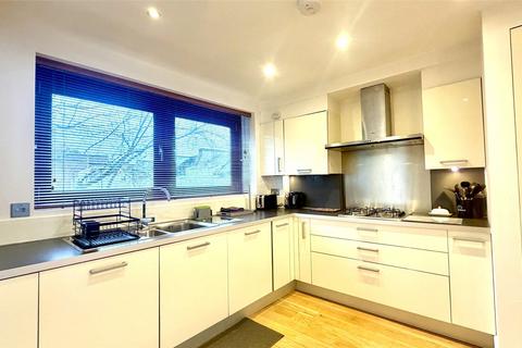 3 bedroom penthouse to rent, Drummond Street, London NW1
