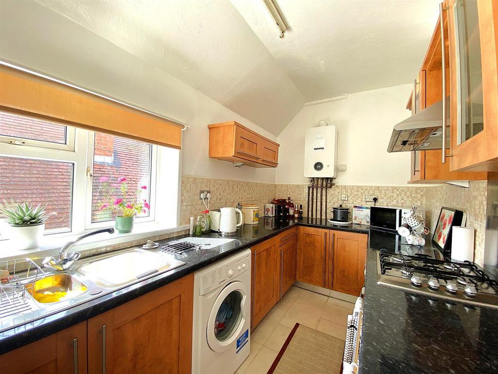 3 Trevenna - Kitchen1.jpg