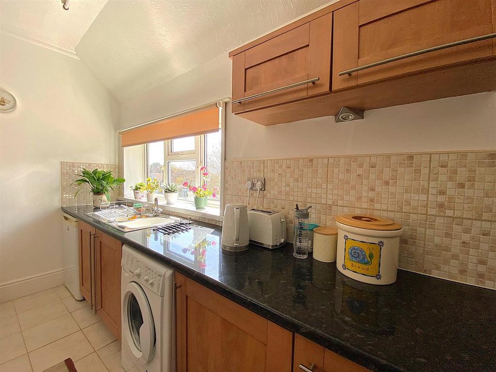 3 Trevenna - Kitchen3.jpg