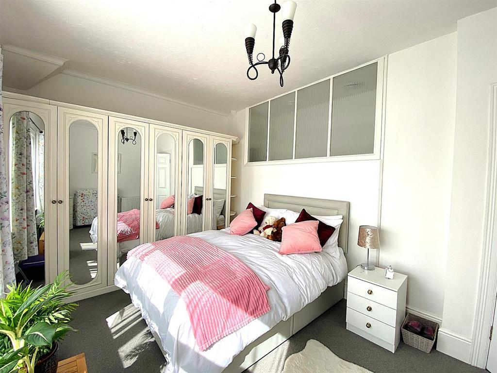 3 Trevenna - Bedroom.jpg