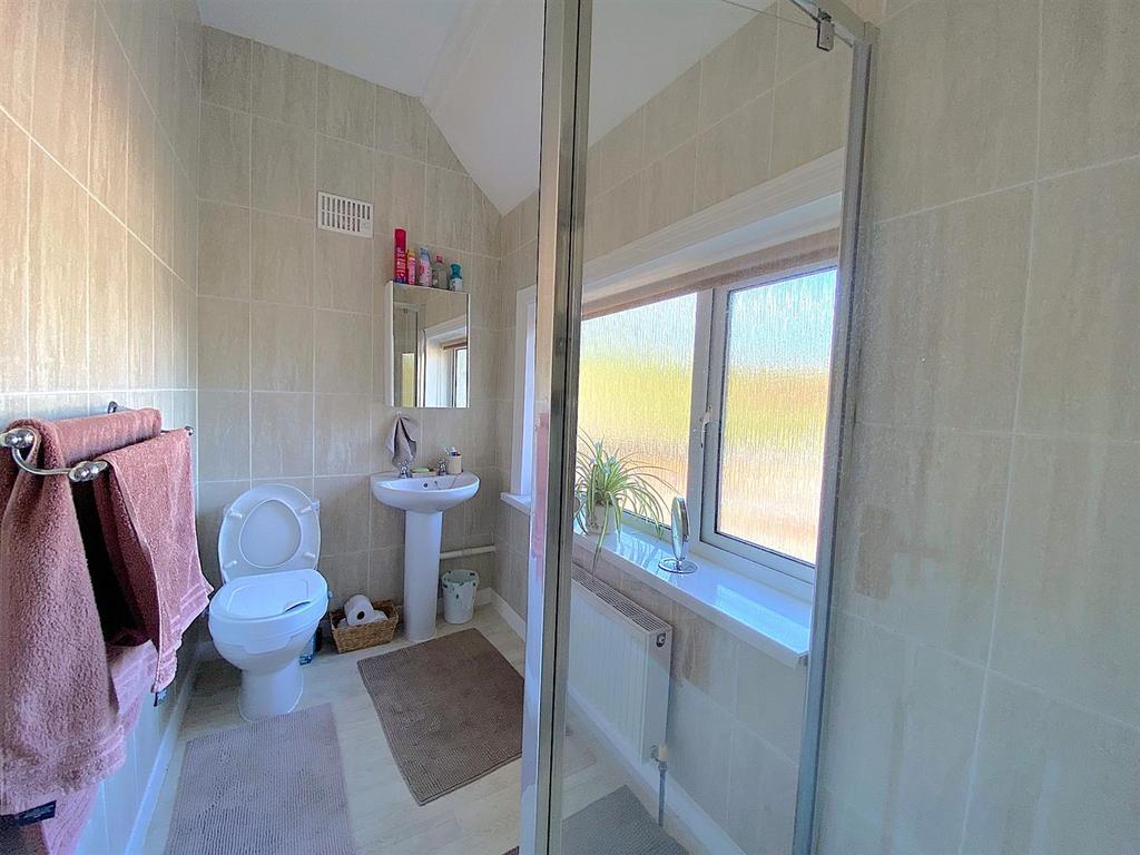 3 Trevenna - Shower.jpg