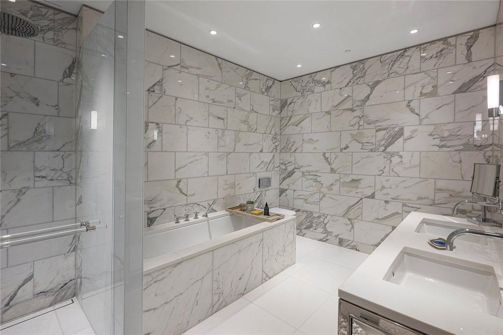 Principal Bathroom
