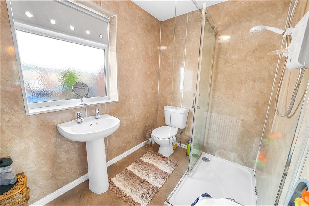 En-suite to Bedroom Four