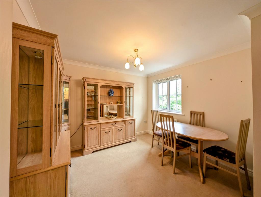 Bedroom/Dining Room