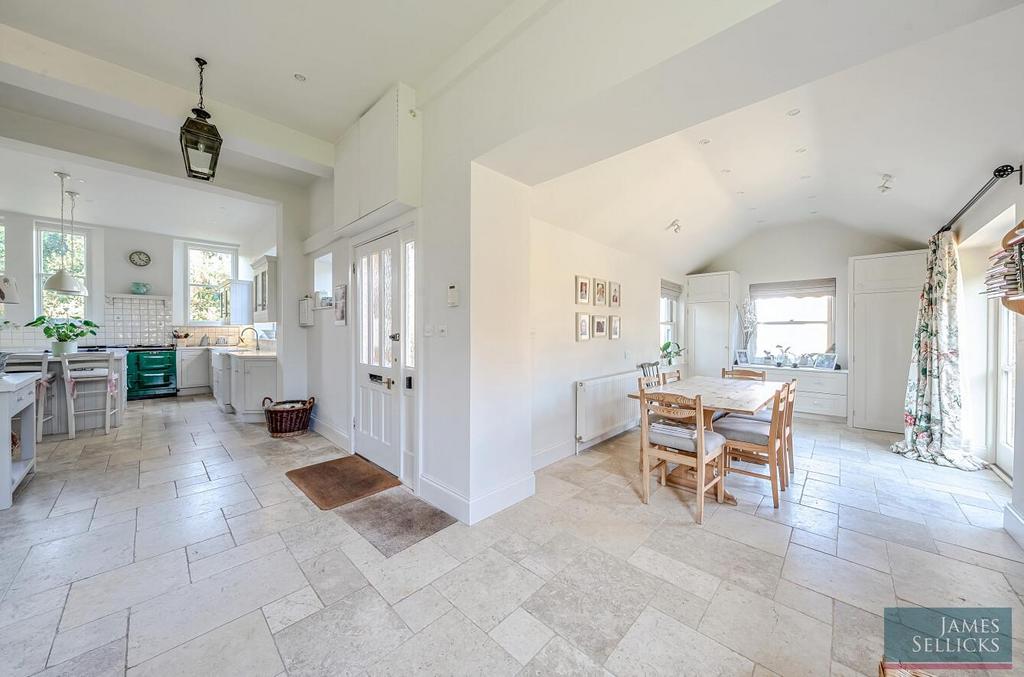 Dining kitchen