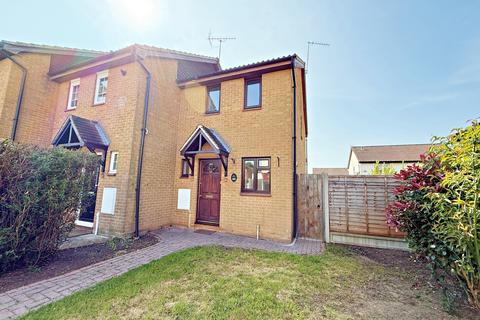 2 bedroom end of terrace house to rent, Horkesley Way, Wickford, Essex