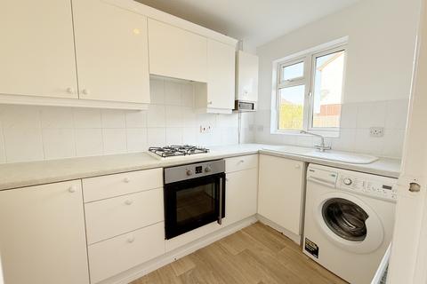 2 bedroom end of terrace house to rent, Horkesley Way, Wickford, Essex