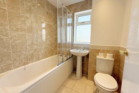 2 bedroom end of terrace house to rent, Horkesley Way, Wickford, Essex