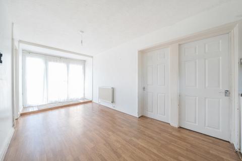 2 bedroom apartment for sale, Dabbs Hill Lane, Northolt, Middlesex