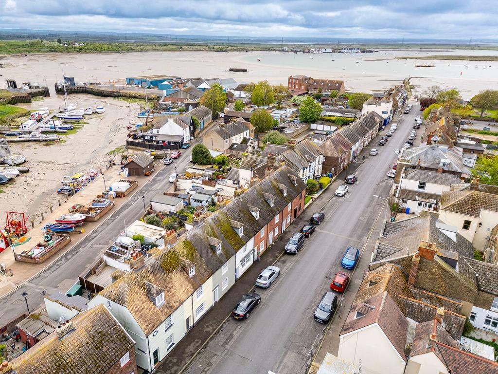 High Street Queenborough ME11 4 Bed Terraced House For Sale 300 000 High Street Queenborough ME11 4 Bed Terraced House For Sale 300 000