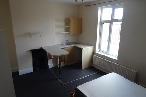 1 bedroom in a house share to rent, Attleborough Road, Nuneaton