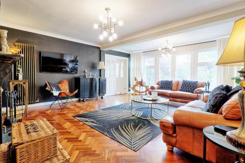 4 bedroom detached house for sale, Ayloffs Walk, Hornchurch, RM11
