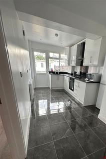 3 bedroom terraced house to rent, Duke Road, Ilford, IG6