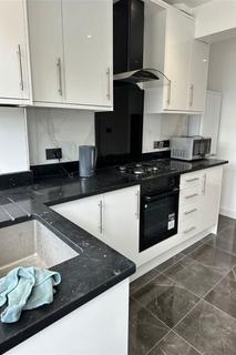 3 bedroom terraced house to rent, Duke Road, Ilford, IG6