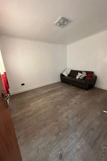 3 bedroom terraced house to rent, Duke Road, Ilford, IG6