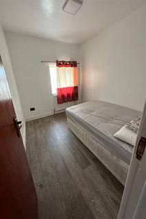 3 bedroom terraced house to rent, Duke Road, Ilford, IG6