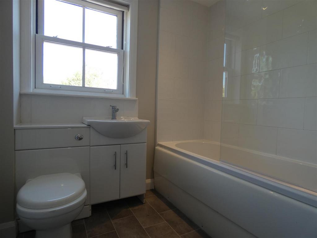 Main Bathroom.JPG