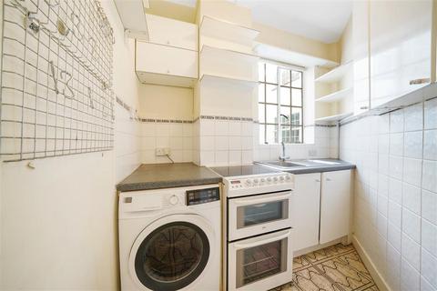1 bedroom flat for sale, Chelsea Manor Gardens, SW3