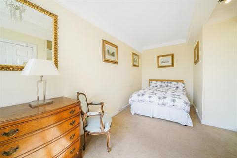 1 bedroom flat for sale, Chelsea Manor Gardens, SW3