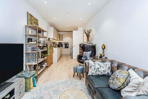 1 bedroom flat to rent, Chiswick High Road, London W4