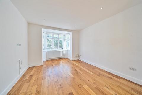 4 bedroom end of terrace house for sale, Woodford Place, Preston Road