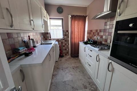 3 bedroom terraced house to rent, Dawlish Drive, Ilford IG3