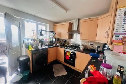 2 bedroom semi-detached house for sale, Shannon Road, Hull, East Riding of Yorkshire, HU8 9QQ