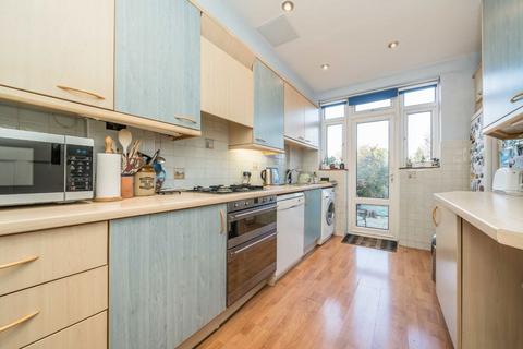 71 Latchmere Road, Kingston Upon Thames, KT2 5TS