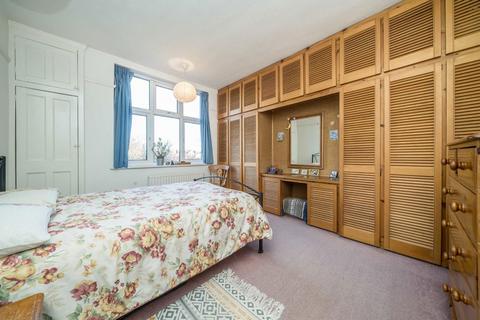 71 Latchmere Road, Kingston Upon Thames, KT2 5TS