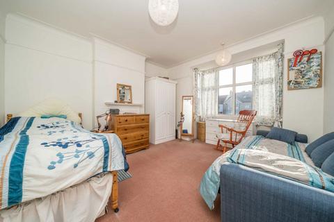 71 Latchmere Road, Kingston Upon Thames, KT2 5TS