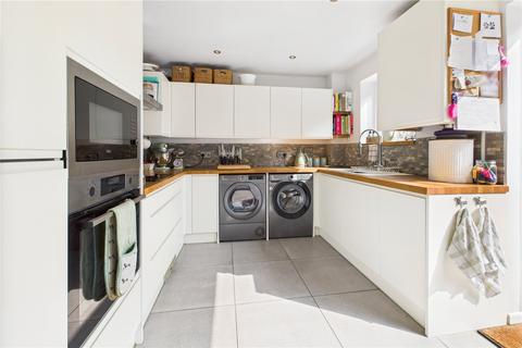 43 Boundary Close, Kingsdown, Swindon, SN2 7TG
