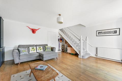 5 Leas Close, Chessington, KT9 2EQ