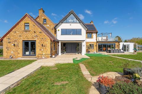 Southam Road, Farnborough, Banbury Oxfordshire OX17 1EH