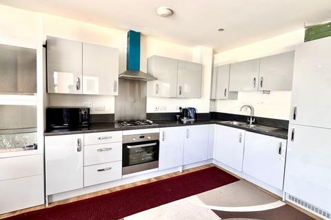 2 bedroom flat for sale, Daubenton House, Havelock Road, Southall, UB2