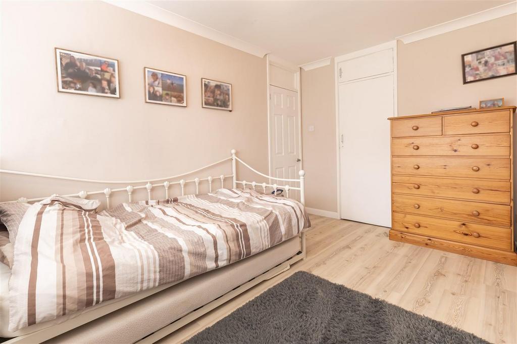 6 Highfield Green   (14).jpg