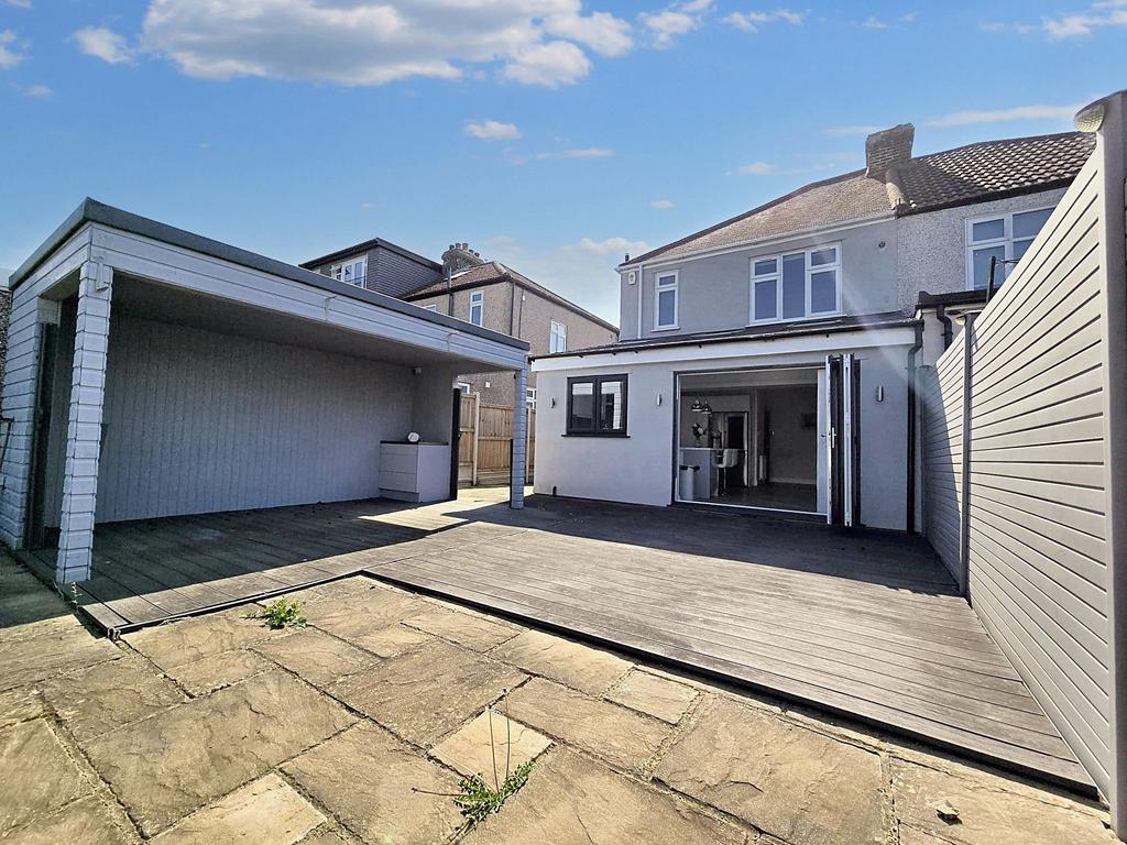 Decking/Entertaining Area