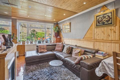 357 Farnham Road, Farnham Royal, Slough, SL2 3AF