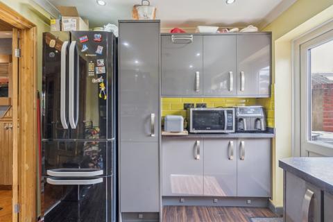 357 Farnham Road, Farnham Royal, Slough, SL2 3AF