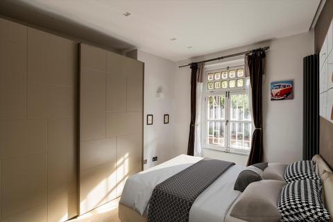 3 bedroom flat for sale, Avonmore Gardens, London, W14