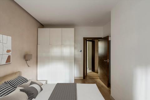 3 bedroom flat for sale, Avonmore Gardens, London, W14