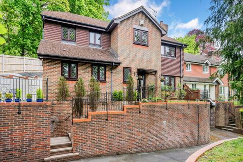 41 Crescent Road, Caterham, CR3 6LH
