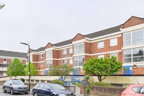 1 bedroom flat for sale, Geldeston Road, Hackney, London, E5