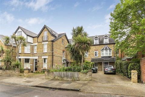 Lion Gate Gardens, Kew TW9
